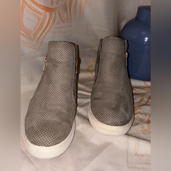 Cushionaire Gray Perforated High-Top Sneakers w/ a Heel - Picture 2 of 9